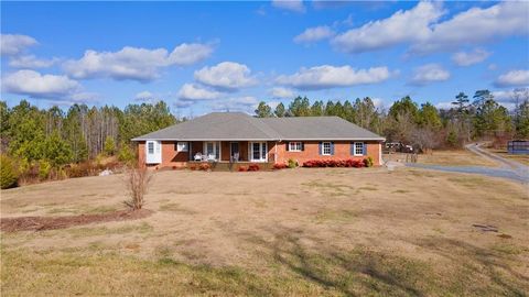 A home in Adairsville