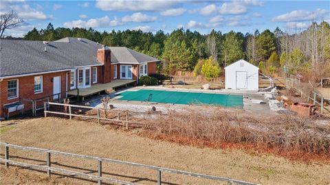 A home in Adairsville