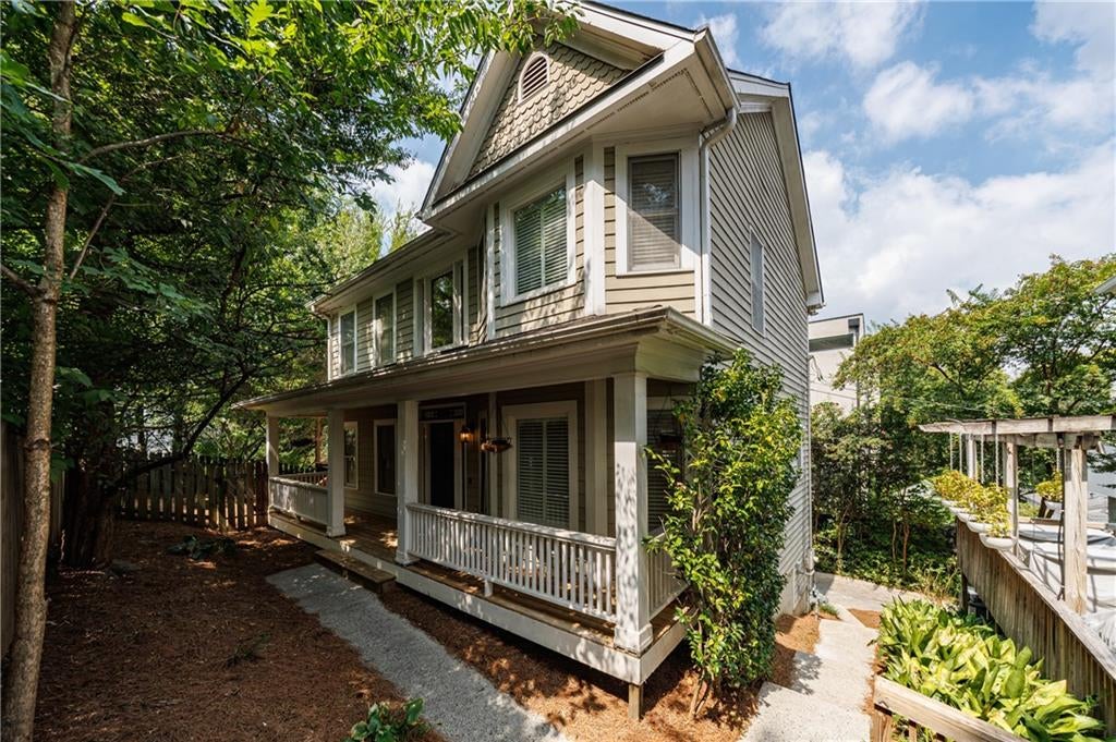 830 Monroe Circle NE