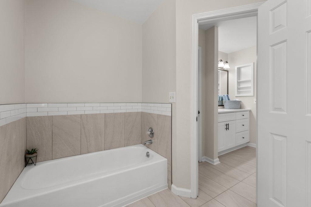 2611 Rock Point Lane, Snellville, Georgia image 39