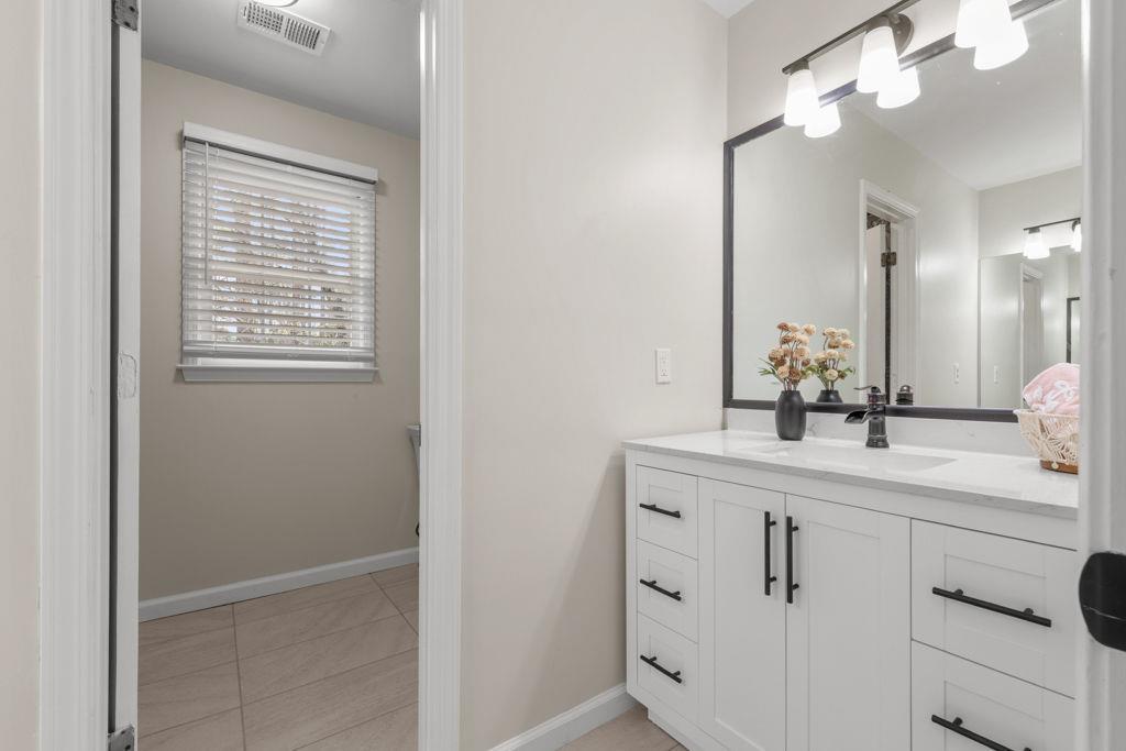2611 Rock Point Lane, Snellville, Georgia image 31