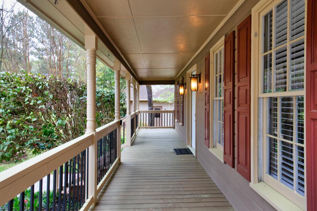 2611 Rock Point Lane, Snellville, Georgia image 3