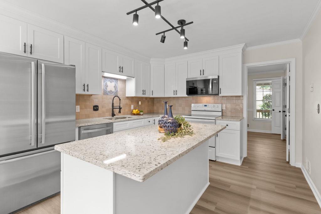 2611 Rock Point Lane, Snellville, Georgia image 15