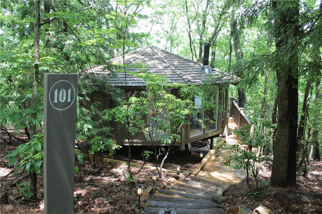 101 Treetopper Circle