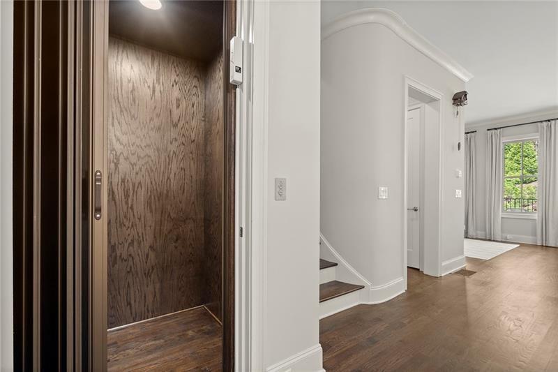 705 Abbington River Lane, Atlanta, Georgia image 10