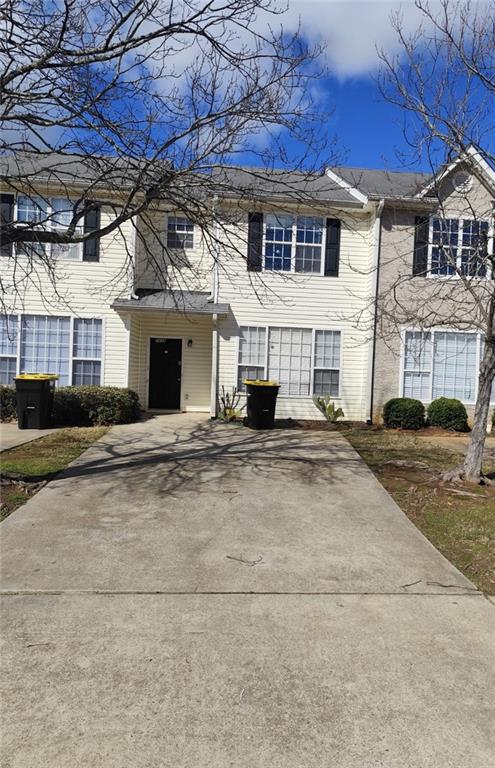 This newly renovated townhome with 3 bedrooms and 2.5 bathrooms, this home is perfect for families, young professionals, or anyone looking to live in quiet neighborhood. Step into a spacious and inviting living space with an amazing floor plan that seamlessly connects the living room, dining area, and kitchen. The breakfast bar is the perfect spot for casual dining or for entertaining guests. The property has been meticulously maintained. The bedrooms are generously proportioned, The larger owner's suite offers a tranquil retreat after a long day. For those who want to dine out or explore local spots, the property is ideally located near several popular restaurants and entertainment choices. Act now and seize the chance to own this exceptional property. Schedule your showing and take a step towards securing your future in real estate ownership!. Home is Vacant Go show
