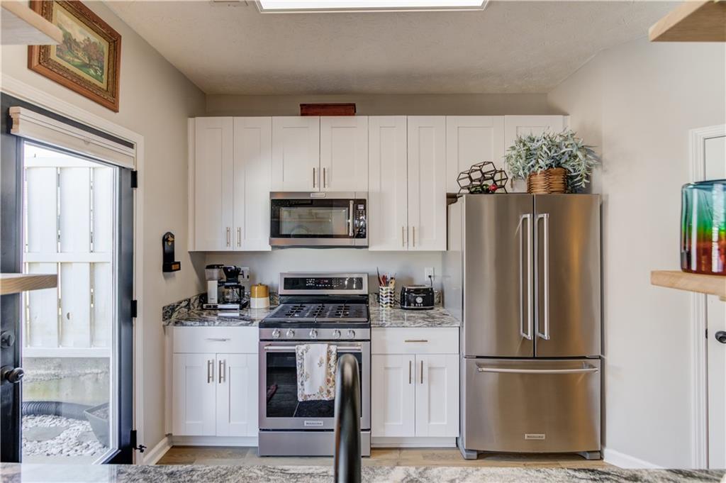 6307 Shoreview Circle, Flowery Branch, Georgia image 7