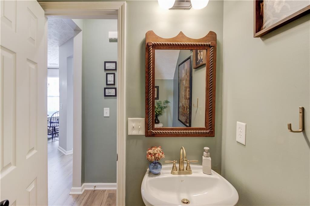 6307 Shoreview Circle, Flowery Branch, Georgia image 13