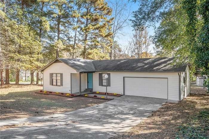 105 Lena Circle, Stockbridge, Georgia image 3