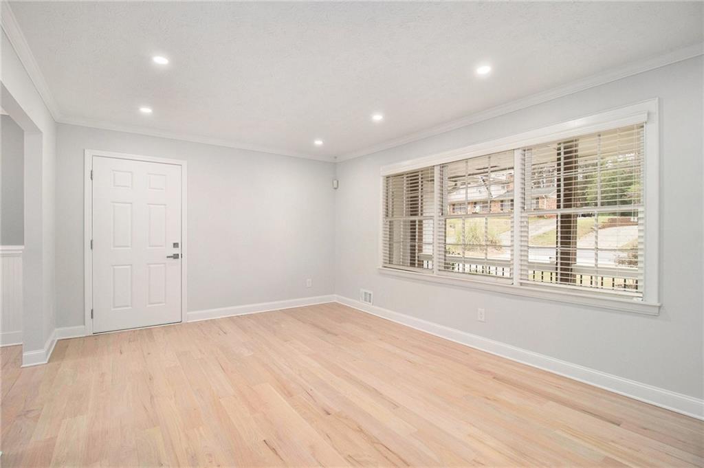 3221 Goldenchain Drive, Lithonia, Georgia image 4