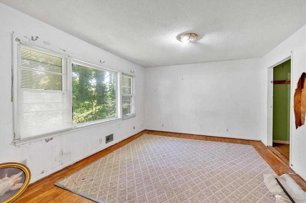 8587 Cumming Highway SE