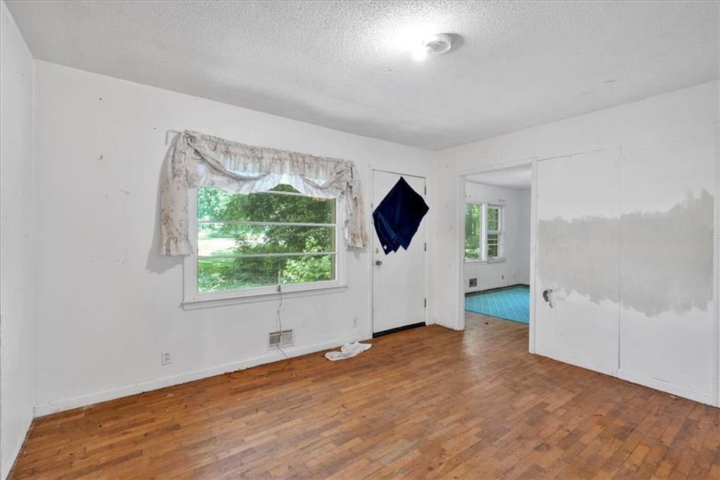 8587 Cumming Highway SE