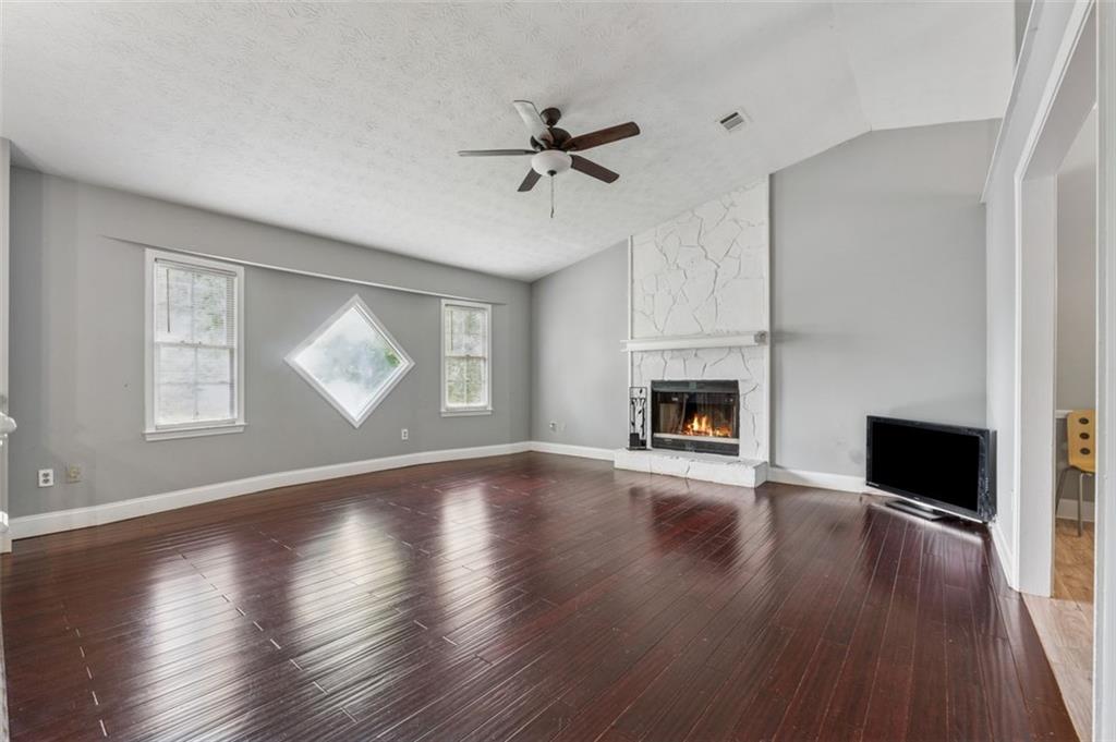 185 Hickory View Drive, Lawrenceville, Georgia image 3