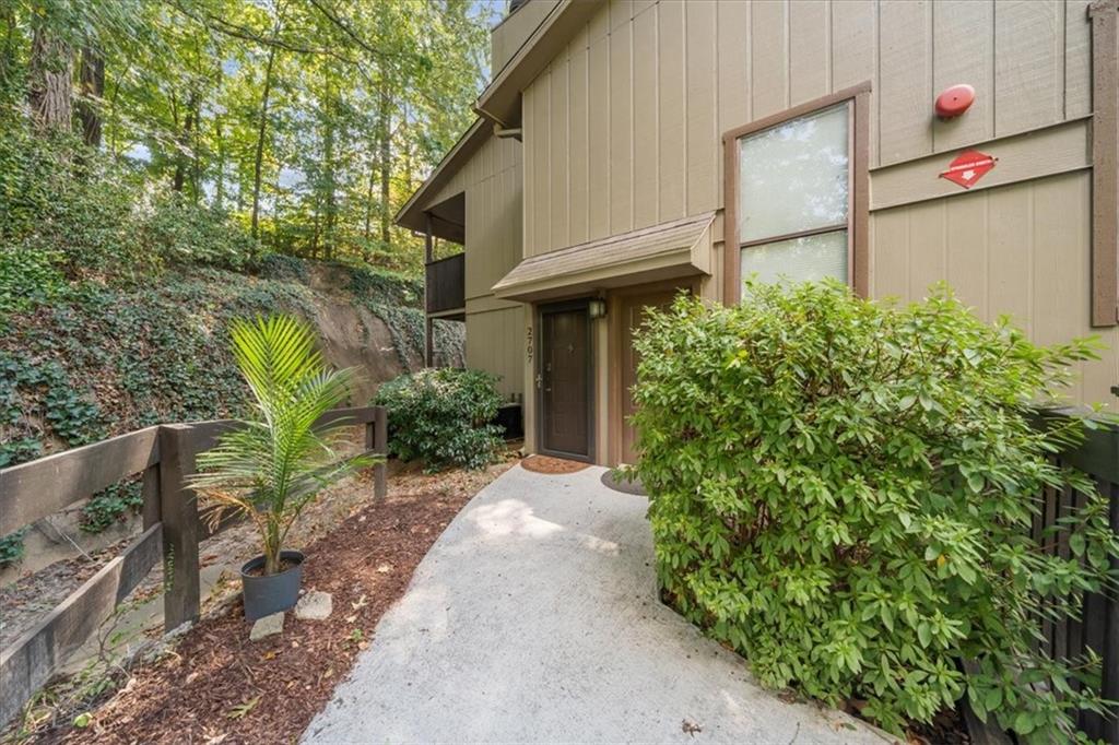 2707 Cumberland Court, Smyrna, Georgia image 1