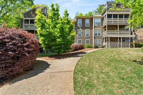 Photo of 808 Riverview Drive SE, Marietta, GA 30067 (MLS # 7748653)