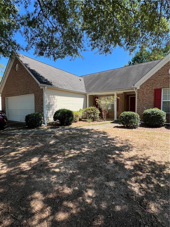 3-Bedroom, 2-Bath Home in a Desirable Swim/Tennis Community.
Welcome to your dream home! This charming 3-bedroom, 2-bath residence offers the perfect blend of comfort, style, and community amenities.
Key Features:
Spacious Living: Enjoy a functional layout with a cozy eat-in kitchen and a separate formal dining room, ideal for both casual family meals and elegant dinner parties.
Masterful Retreat: The master suite is a true sanctuary, complete with a private en-suite bathroom for your ultimate relaxation.
Outdoor Oasis: Step outside to a large, fully fenced backyard featuring a beautiful wood privacy fence, perfect for children, pets, and outdoor entertaining.
Community Living: Located in a highly sought-after homeowners association, you'll have access to exceptional amenities including a sparkling swimming pool and well maintained tennis courts.
This home is perfect for anyone seeking a vibrant community and a comfortable, private living space. Don't miss this opportunity!