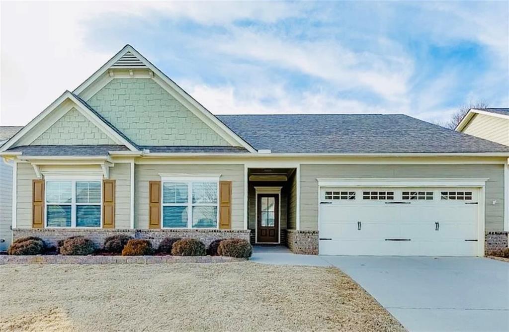 Upscale, 3 BR/2BR craftsman style, ranch home. Swim/Tennis included with this rental. Open floorplan, spacious family room, gas fireplace, chef's kitchen with island, stainless steel appliances, granite countertops, abundance of cabinetry, beautiful hardwood floors, split floorplan, master on main, freshly painted and ready to move in. Owners will offer a 12 or 24 month lease. Cal and let's see before its gone.