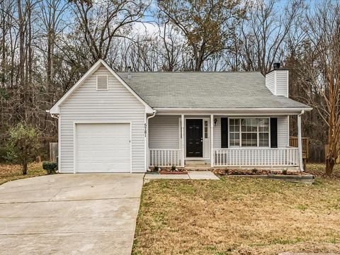 Homes For Sale - 5781 Creekside Drive<br/> Clayton County, Rex, GA 30273