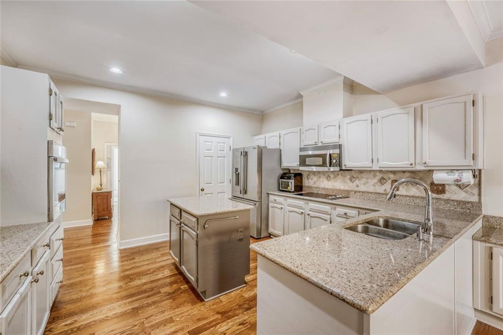 3833 Savannah Square E