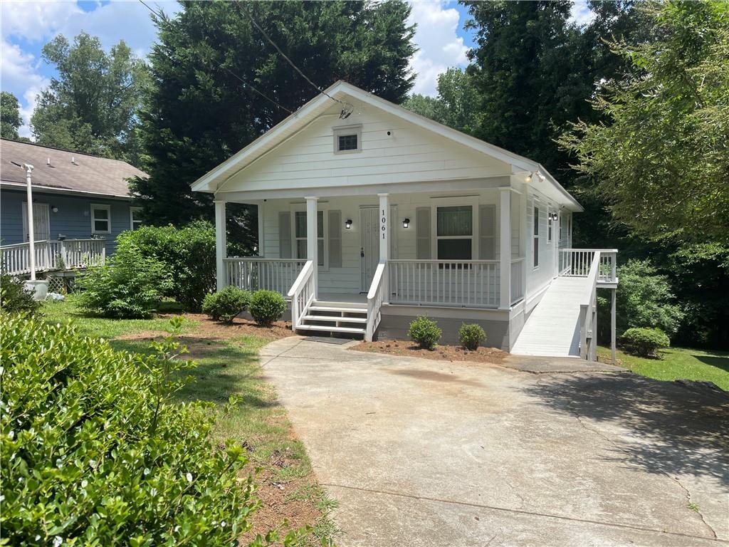 Beautifully updated home located in a quiet area just 15 minutes west of downtown Atlanta. All new paint, carpet and
LVP flooring! You will instantly love the front porch which overlooks a very quiet front yard. The open living area has
both a dining room as well as a living room. This home is tucked away from the street, providing great privacy. A
tremendous value, this home is priced well under most homes in the area. This one won’t last!