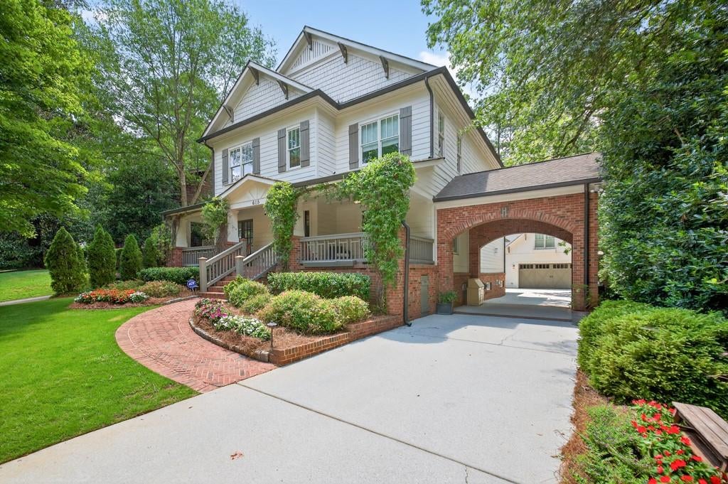 615 Burke Road NE