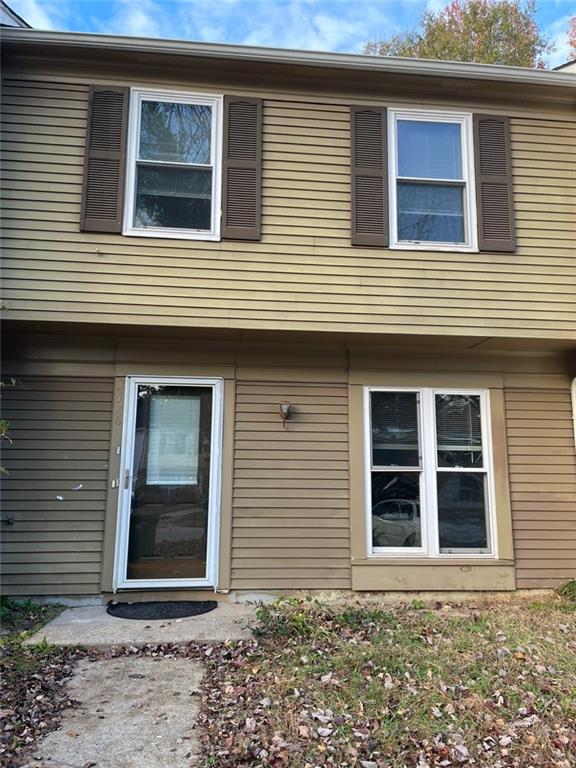 GREAT EASY ACCESS TO INTERSTATE I-85 AND I-285. CLOSE TO SHOPPING, RESTAURANTS, AND MORE. NEW INTERIOR PAINT. NEWLY RENOVATED BATHROOM AND NEW FLOORING THROUGHOUT. KITCHEN WITH VIEW TO FAMILY ROOM. ROOMMATE FLOOR PLAN WITH PRIVATE BATH FOR EACH ROOM AND POWDER ROOM ON MAIN. A GREAT LOCATION AND MOVE-IN READY! IF I SHOW YOUR CLIENT/CUSTOMER, THE LEASE COMMISSION TO THE LEASING BROKER IS 10%.