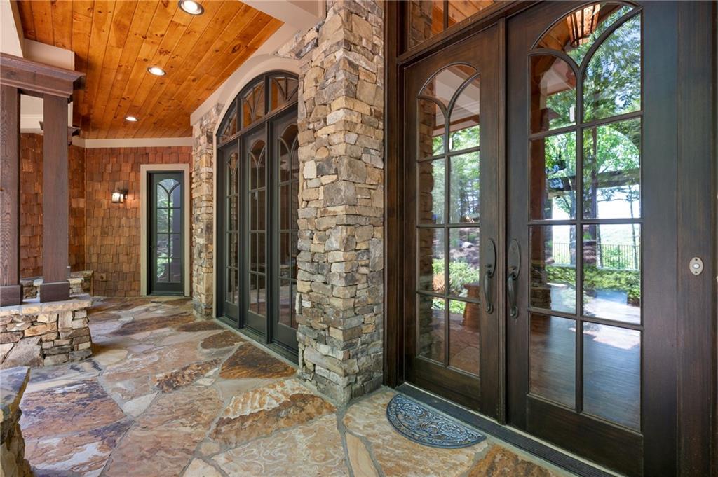 160 Bluestern Drive SE