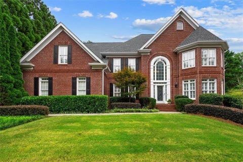 Homes For Sale - 210 York Town Circle<br/> Fulton County, Johns Creek, GA 30097