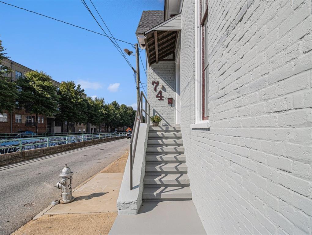 74 Boulevard SE