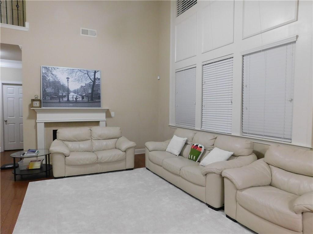 2572 Larson Creek Way