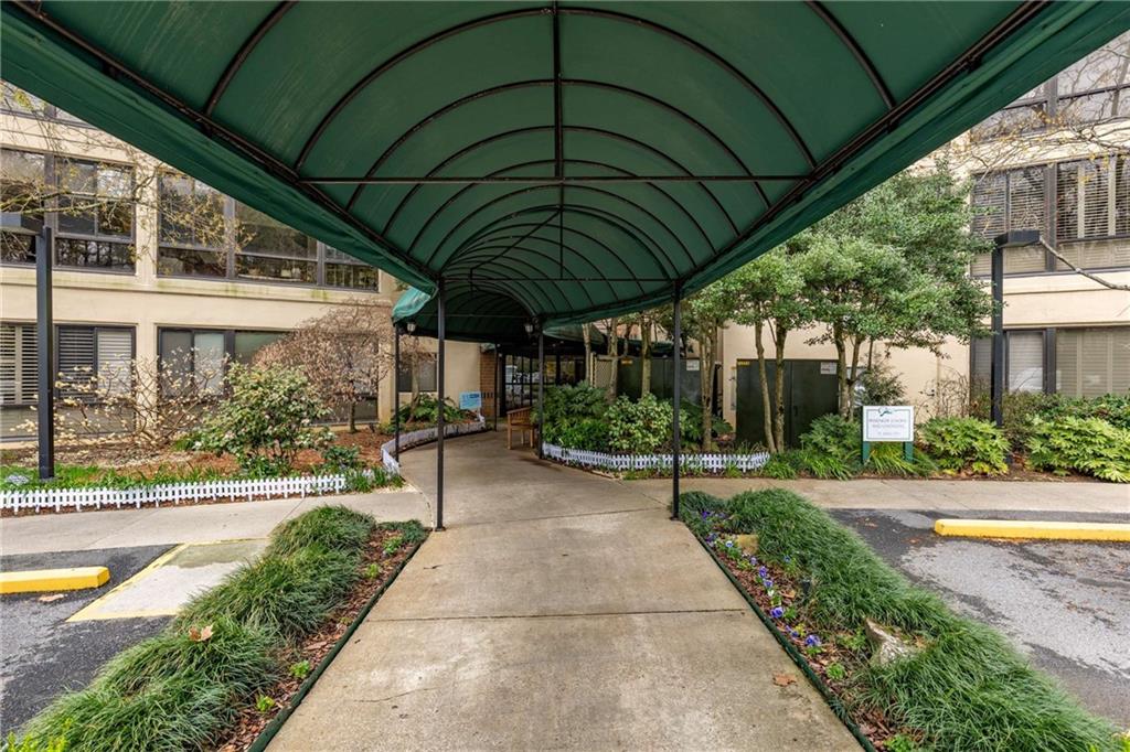 1800 Clairmont Lake A227