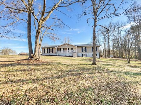 32 Banks Street Maysville GA 30558