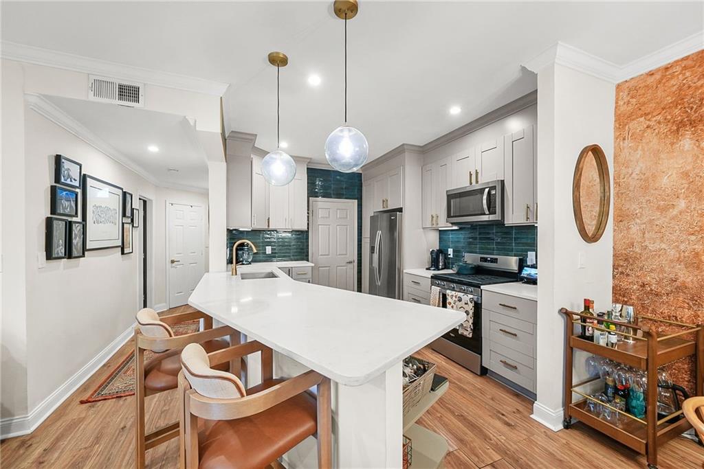 815 Mcgill Park Avenue NE