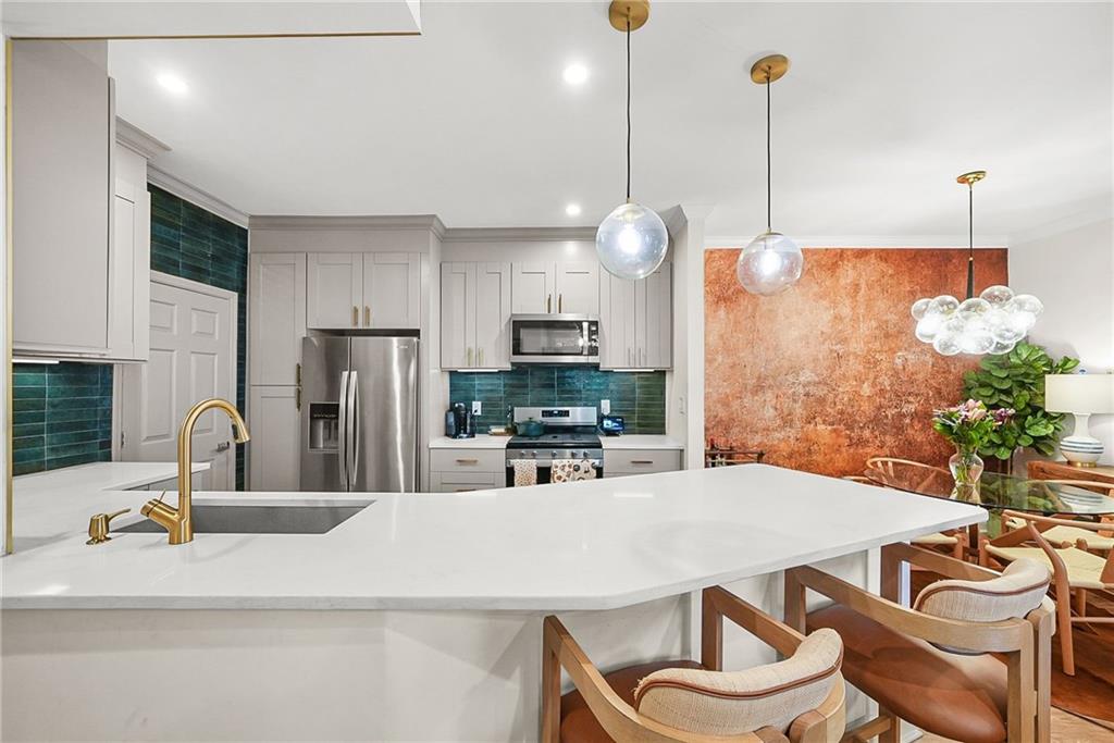 815 Mcgill Park Avenue NE