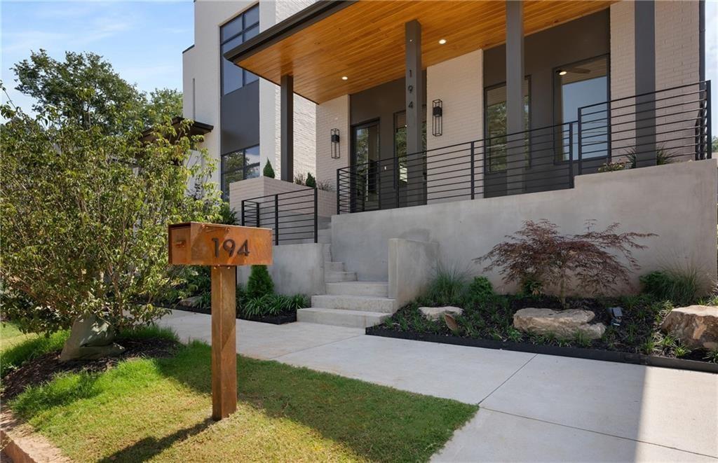 194 E. Lake Terrace SE