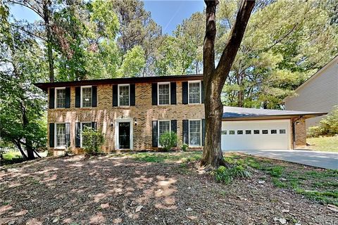Photo of 9880 Lake Forest Way, Roswell, GA 30076 (MLS # 7767912)