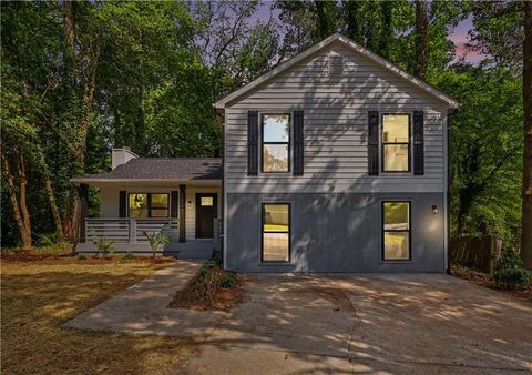 Homes For Sale - 1027 Mainstreet Lake Drive<br/> Stone Mountain, GA 30088