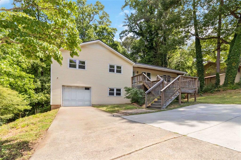 606 Echo Lane
