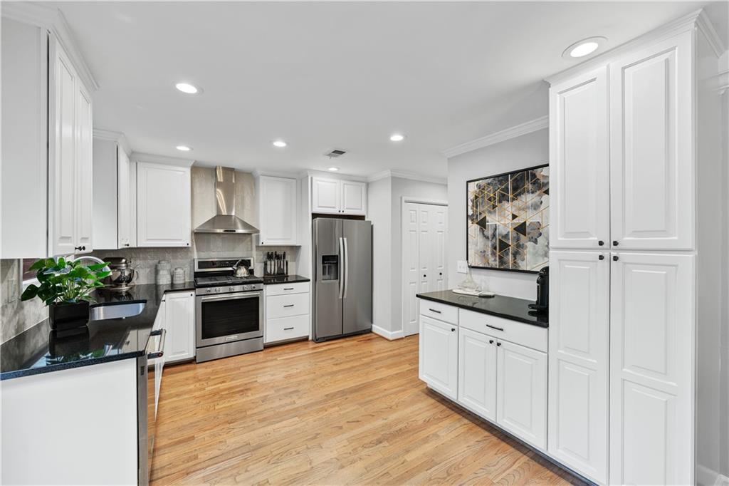 403 Defoors Mill Drive, Atlanta, Georgia image 12