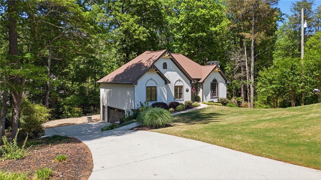 2815 Lake Court