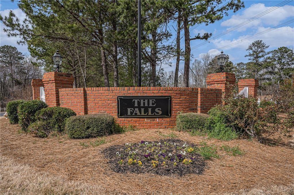 190 The Falls Boulevard
