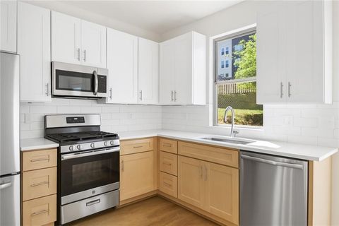 1070 Dill Avenue SW 204 Atlanta GA 30310