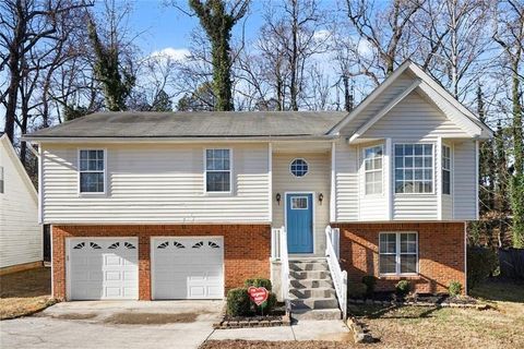 Homes For Sale - 958 Redan Crescent Drive<br/> Stone Mountain, GA 30088