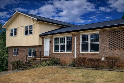 Homes For Sale - 600 San Pablo Court<br/> Stone Mountain, GA 30083