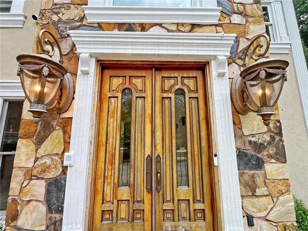 6709 Wooded Cove Court