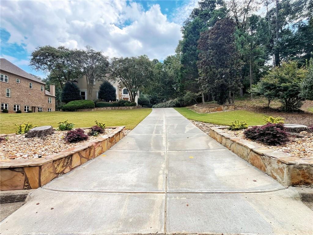 6709 Wooded Cove Court