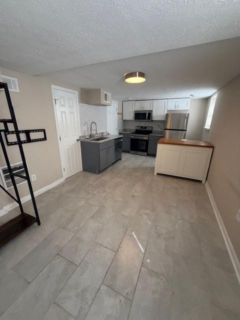 1923 Thompson Avenue 2