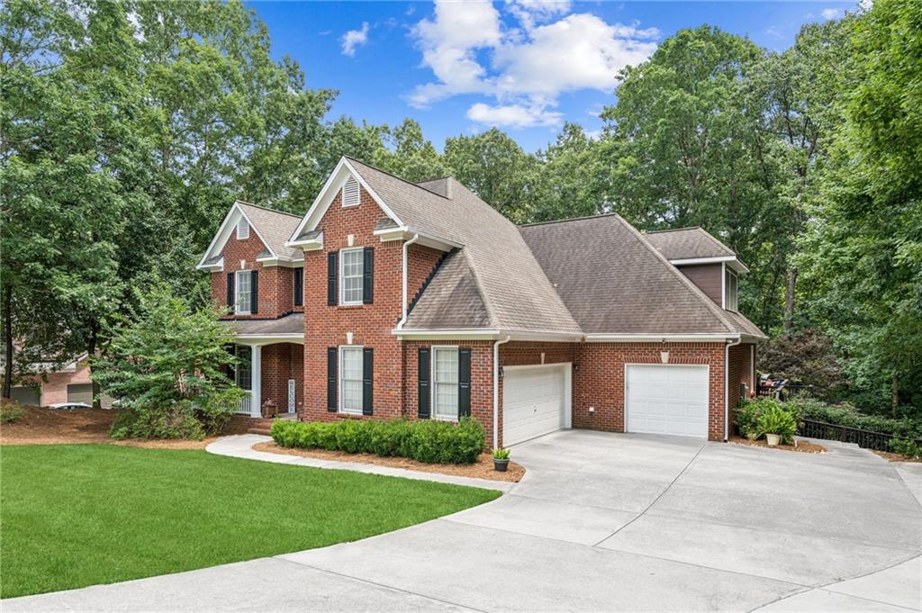 For $839,000 - space, comfort, and opportunity in Chattahoochee River Club!
Welcome to 4890 N River Dr, a timeless 3-sided brick home on nearly an acre in South Forsyth’s premier swim/tennis community. With 6 bedrooms, 6 baths, and 5,700 sq. ft., there’s room for everyone - including a finished basement with a second living area, kitchenette, and media room.
Enjoy hardwoods on the main, an updated owner’s suite with custom closets, and an open-concept kitchen and family room perfect for entertaining. The fenced backyard with a firepit and covered patio is made for gatherings.
Move-in ready, with the opportunity to make it your own, and just minutes from top schools, shopping, and Lake Lanier.