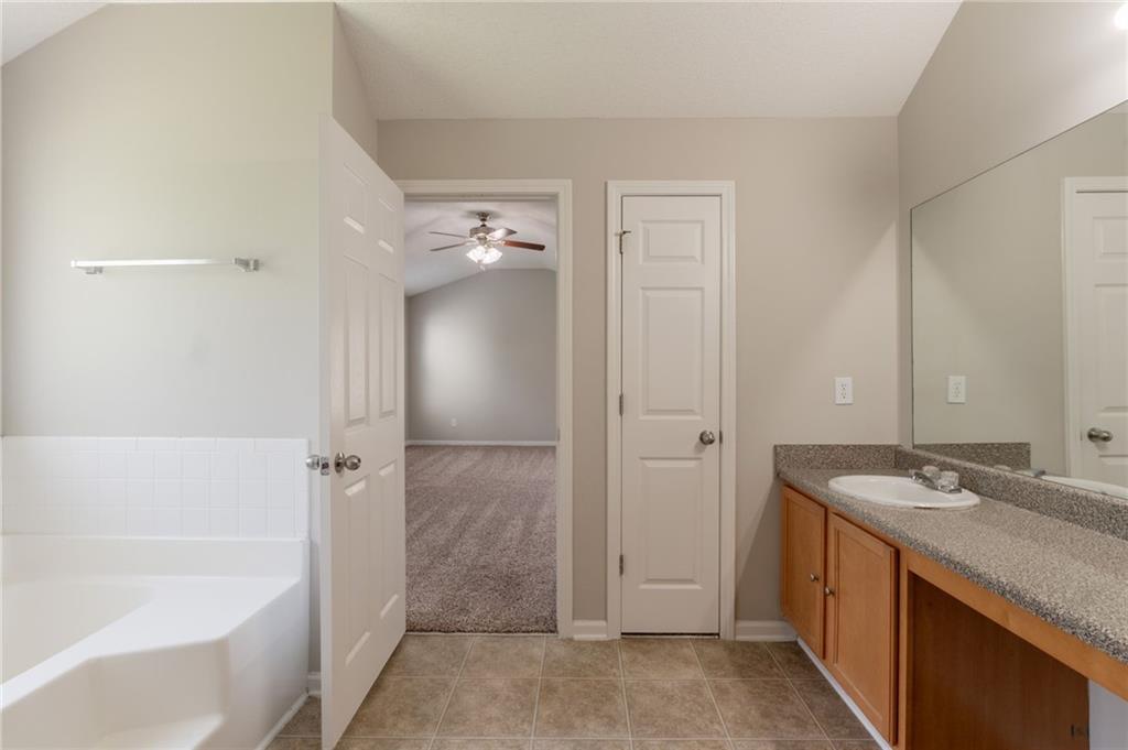 1013 Odelle Circle, Mcdonough, Georgia image 33