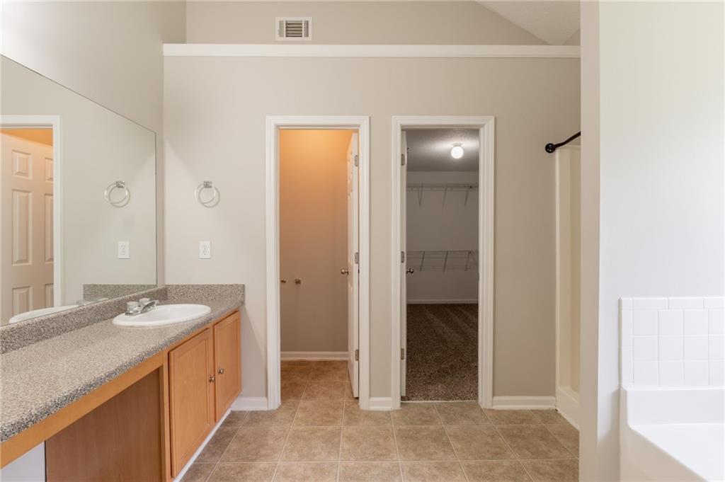 1013 Odelle Circle, Mcdonough, Georgia image 32